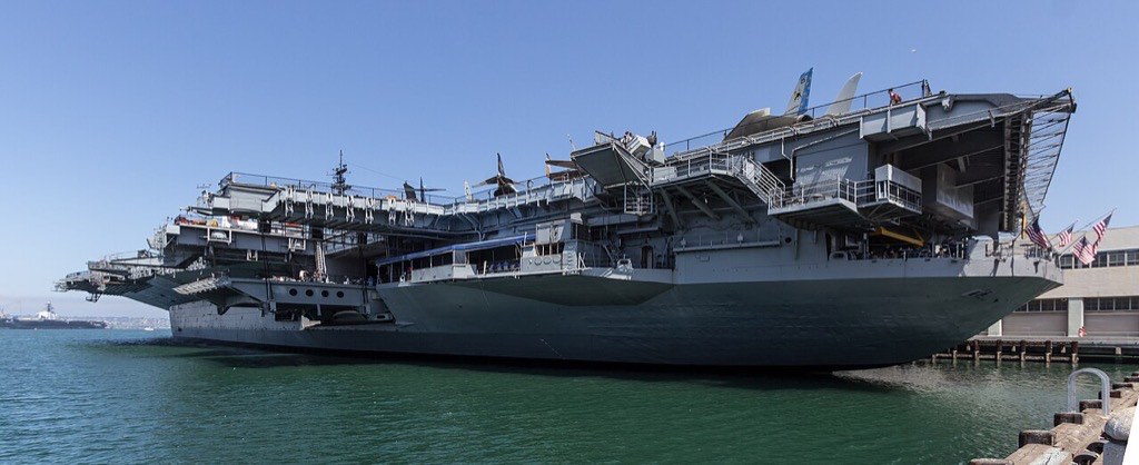 Letalonosilka, ki je podvojila prihodke od vstopnic — kaj se slovenski muzeji lahko naučijo od USS Midway